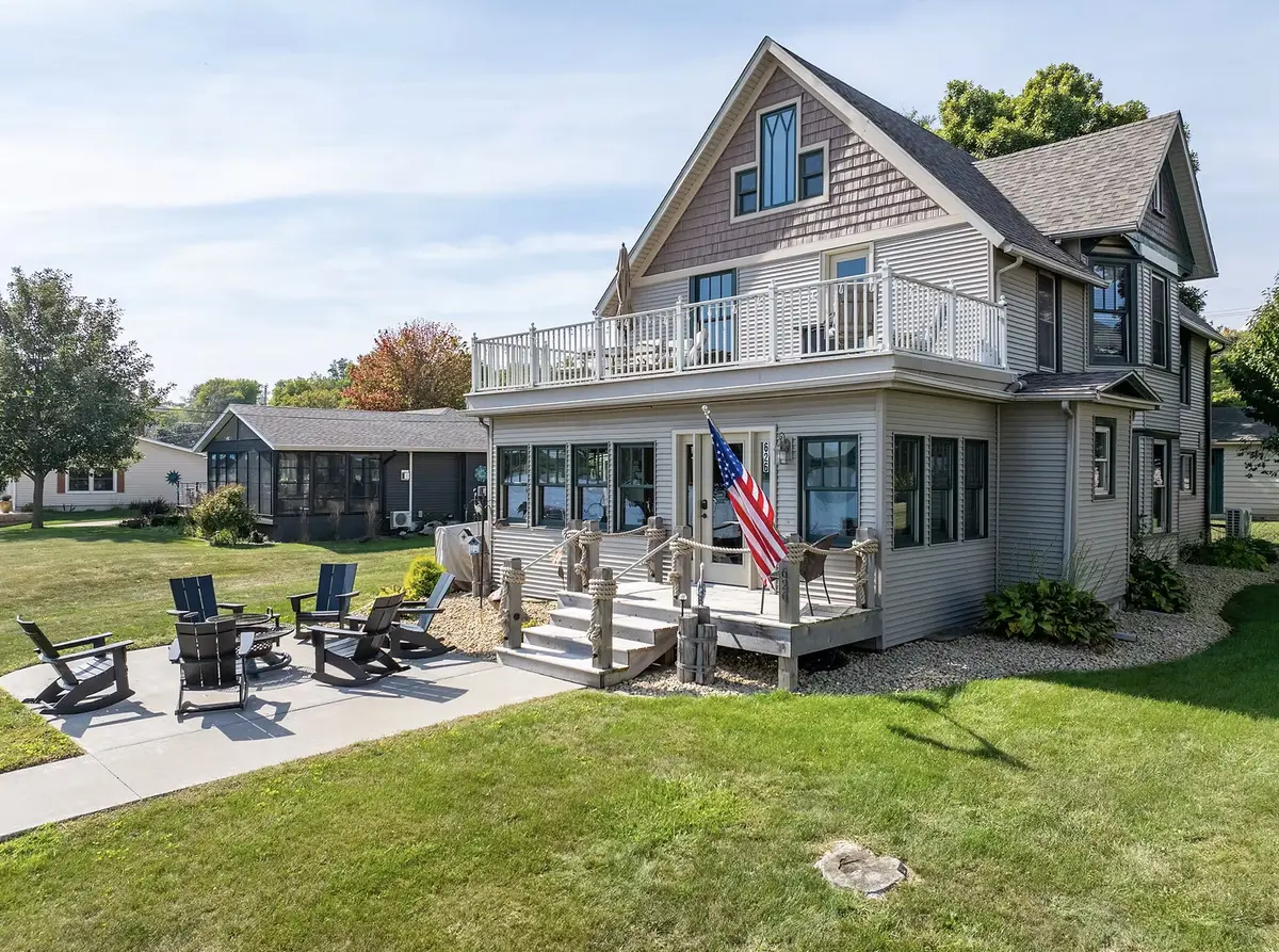 626 S River DR, Princeton, IA 52768