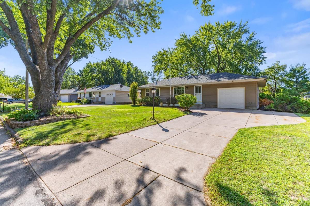 10913 Washington ST NE, Blaine, MN 55434
