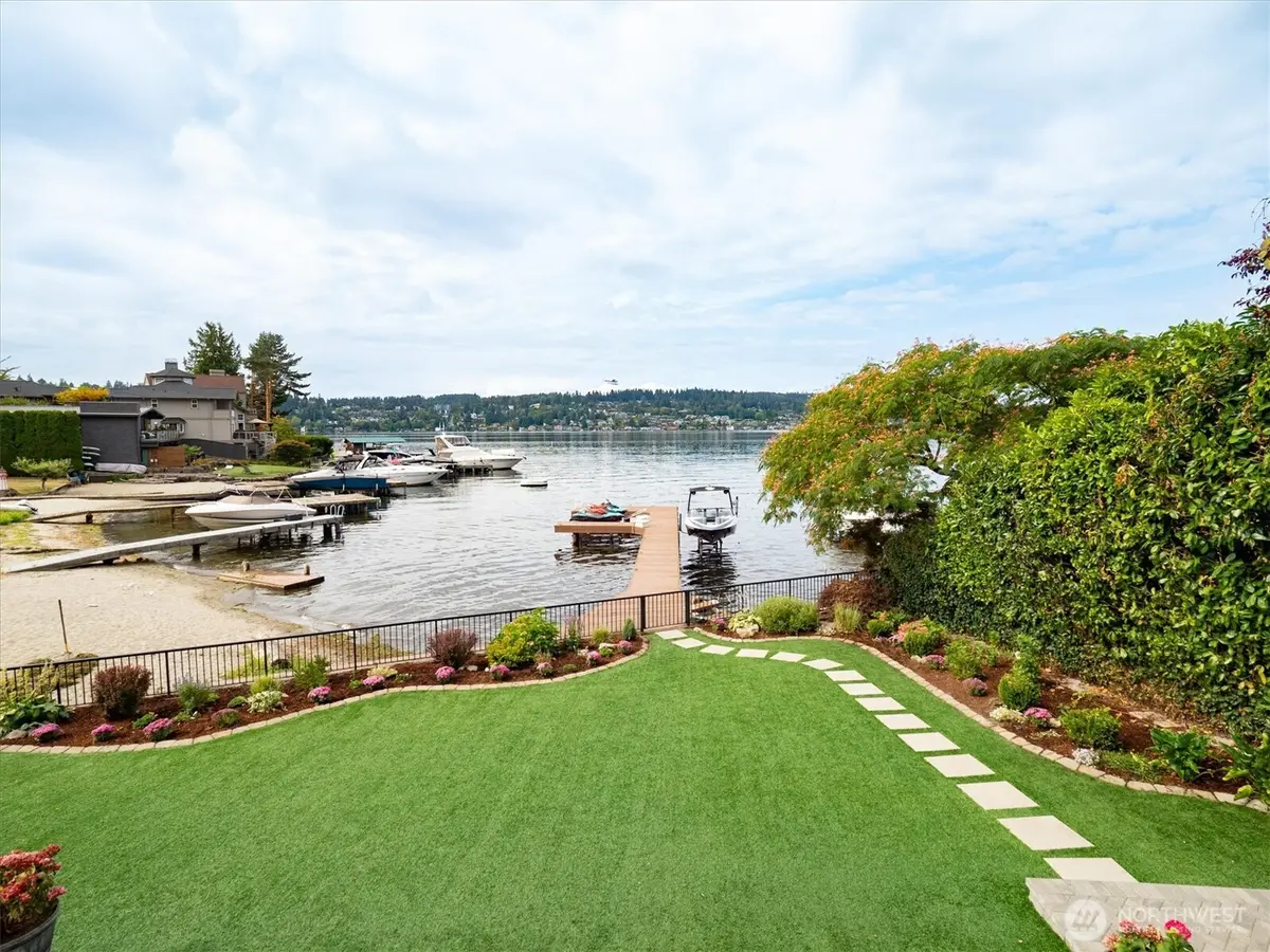 5912 NE Arrowhead DR, Kenmore, WA 98028
