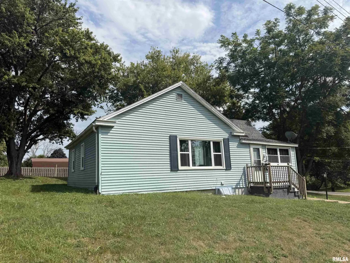704 E HALSEY AVE, Lewistown, IL 61542