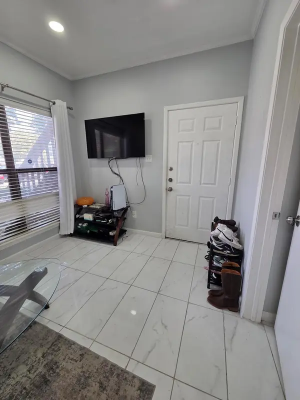 2714 Nueces ST #102, Austin, TX 78705