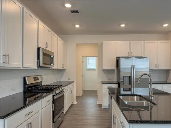 211 Mad Pupper DR, Buda, TX 78610