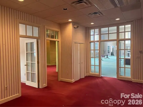39 2nd ST NW, Hickory, NC 28601