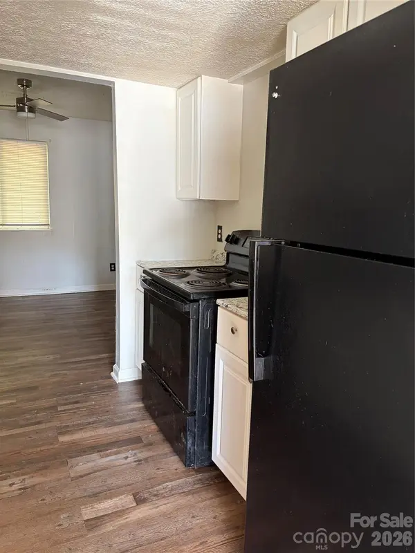 9456 Lexington CIR, Charlotte, NC 28213