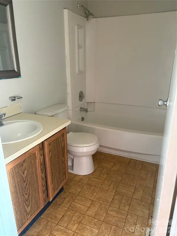 9456 Lexington CIR, Charlotte, NC 28213