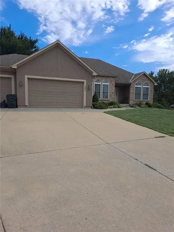 201 E PEACH TREE LN, Gardner, KS 66030