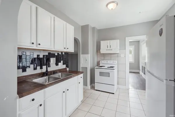 418 Rose LN, Fort Wayne, IN 46807-1454