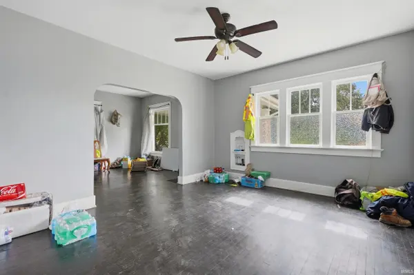 418 Rose LN, Fort Wayne, IN 46807-1454