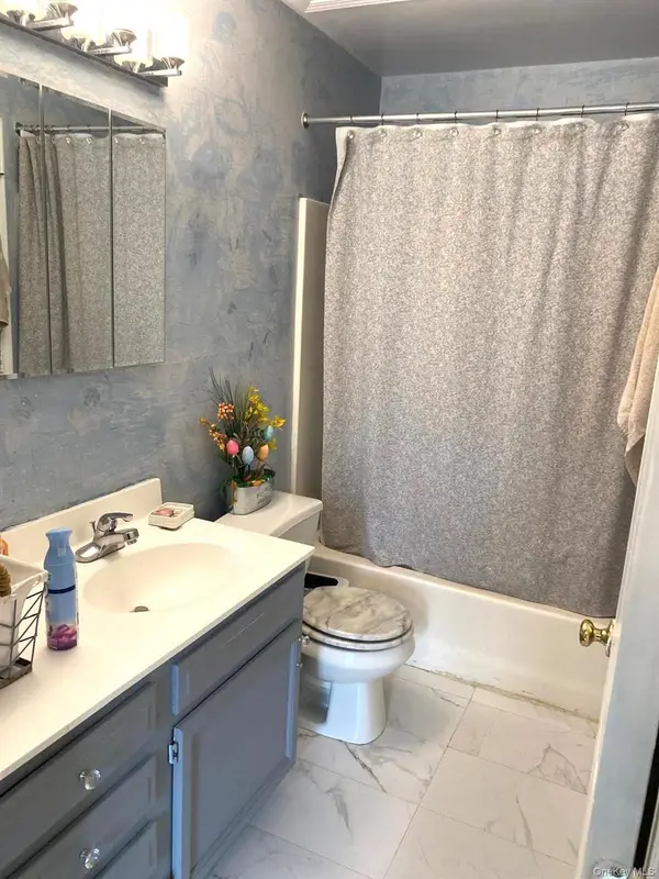 325 Beach 42nd ST, Far Rockaway, NY 11691