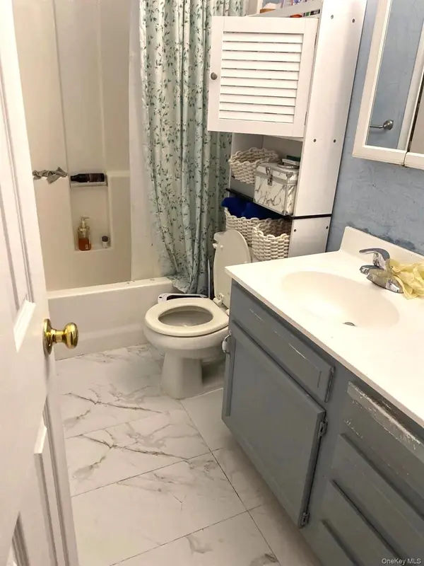 325 Beach 42nd ST, Far Rockaway, NY 11691