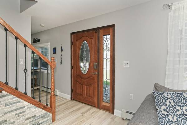 2 Cooper LN, Levittown, NY 11756