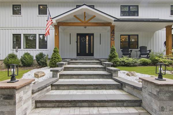 45 Meadow Glen RD, Fort Salonga, NY 11768