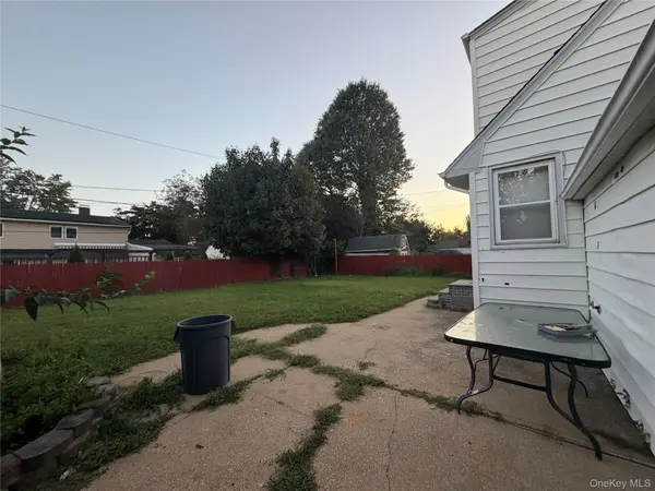 18 Alexander AVE, Hicksville, NY 11801