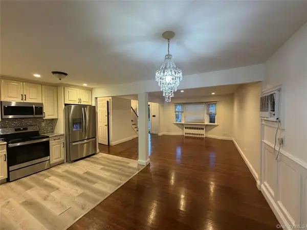 18 Alexander AVE, Hicksville, NY 11801