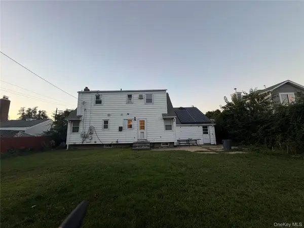18 Alexander AVE, Hicksville, NY 11801