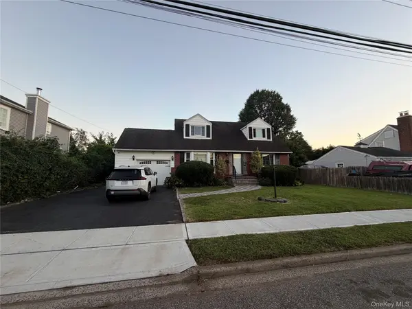 18 Alexander AVE, Hicksville, NY 11801