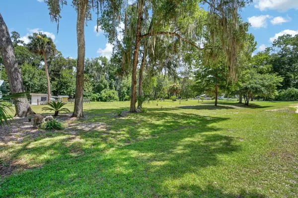 104 WOODCREST AVE, Satsuma, FL 32189