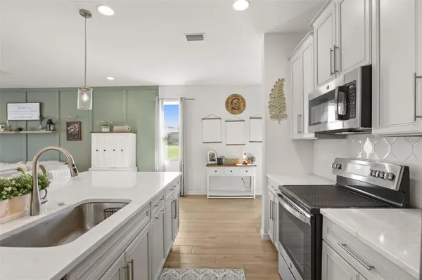 7104 DILLY LAKE AVE, Groveland, FL 34736