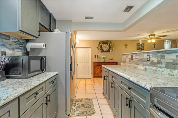 246 ANGELES RD, Debary, FL 32713