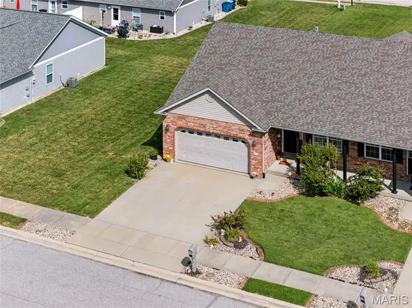55 Bridgewater LN #A, Highland, IL 62249