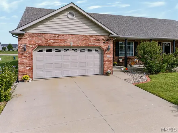 55 Bridgewater LN #A, Highland, IL 62249