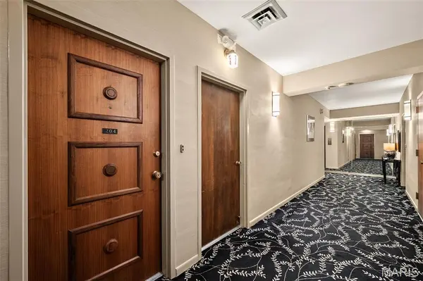 6415 Jamieson AVE #204, St Louis, MO 63109