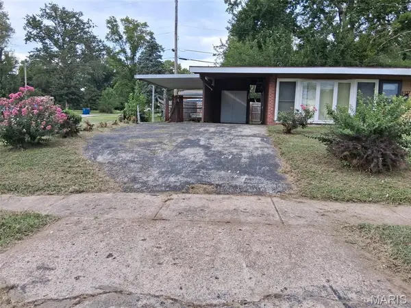 8337 Graybirch DR, Berkeley, MO 63134