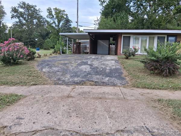 8337 Graybirch DR, Berkeley, MO 63134