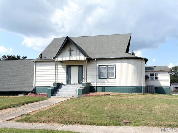 303 W PALM ST, Roodhouse, IL 62082