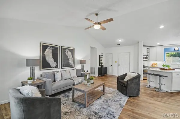 1017 Pocono TRL, Ballwin, MO 63021