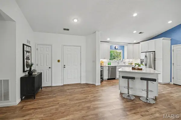 1017 Pocono TRL, Ballwin, MO 63021