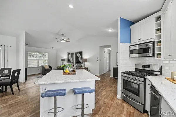 1017 Pocono TRL, Ballwin, MO 63021