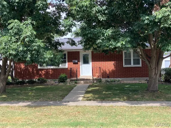 929 N 4th ST, Breese, IL 62230