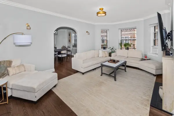 220 S Maple AVE #42, Oak Park, IL 60302