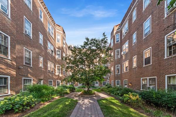 220 S Maple AVE #42, Oak Park, IL 60302