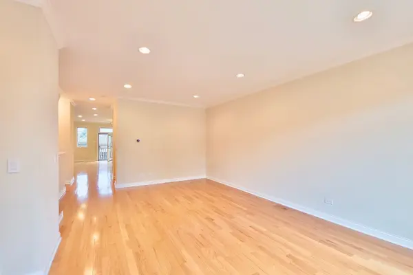 2810 S Grove ST, Chicago, IL 60608