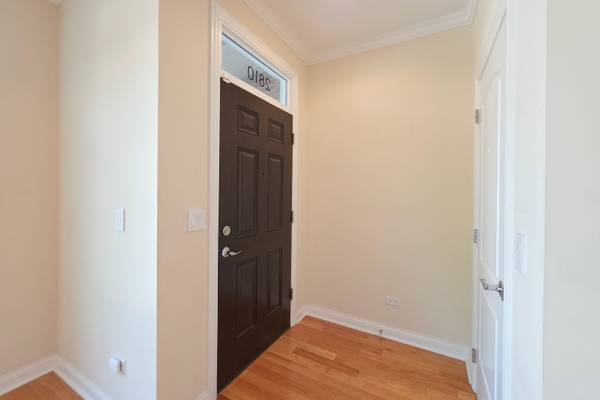 2810 S Grove ST, Chicago, IL 60608