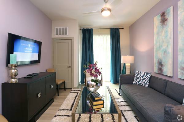680 E Algonquin RD #1402, Schaumburg, IL 60173