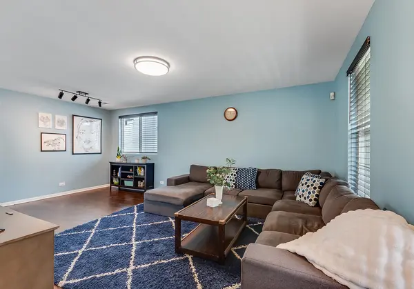 1035 Serendipity DR, Aurora, IL 60504