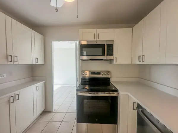 1255 N Sandburg TER N #2403, Chicago, IL 60610