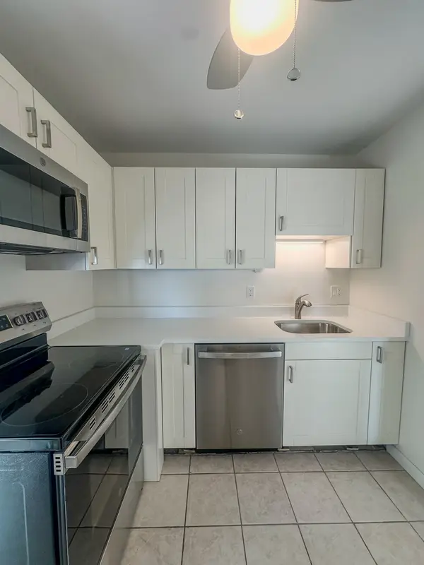1255 N Sandburg TER N #2403, Chicago, IL 60610