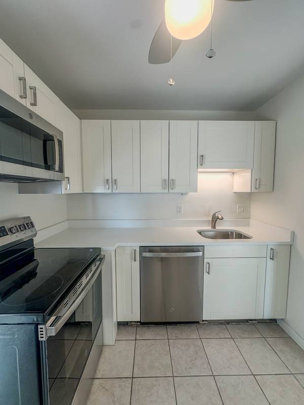 1255 N Sandburg TER #2403, Chicago, IL 60610