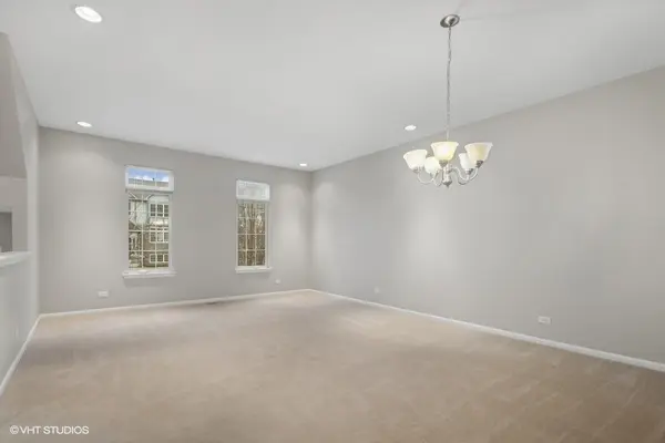 261 Sype DR, Carol Stream, IL 60188