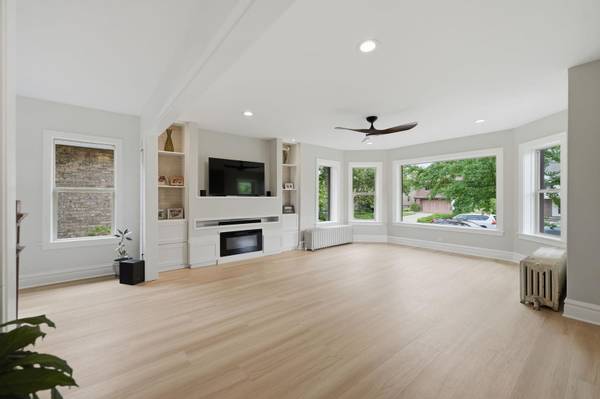 2638 Central Park AVE, Evanston, IL 60201