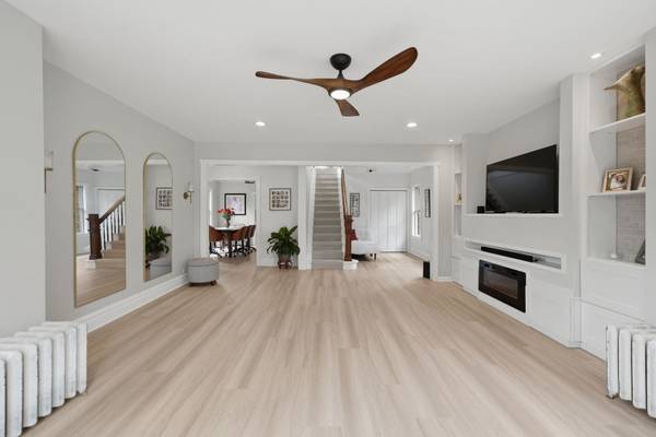 2638 Central Park AVE, Evanston, IL 60201