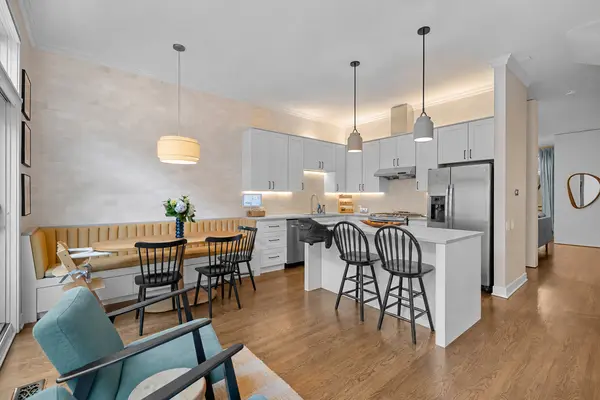 1051 W Lill AVE, Chicago, IL 60614