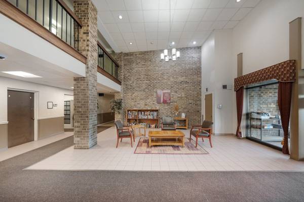 1460 Fairlane DR #312, Schaumburg, IL 60193