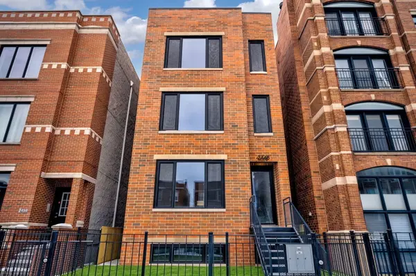2448 W Diversey AVE #1, Chicago, IL 60647