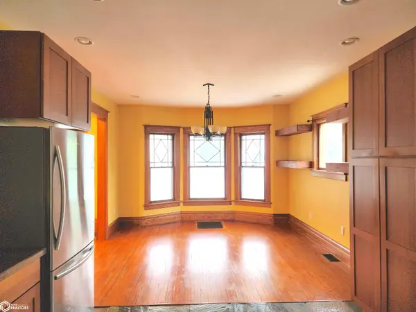 811 8th AVE, Grinnell, IA 50112