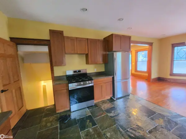811 8th AVE, Grinnell, IA 50112